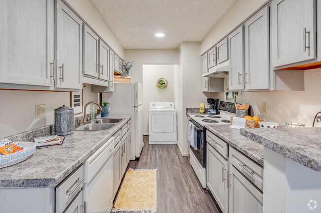 1BR, 1BA - 700SF - Kitchen - Polo Run Apartments