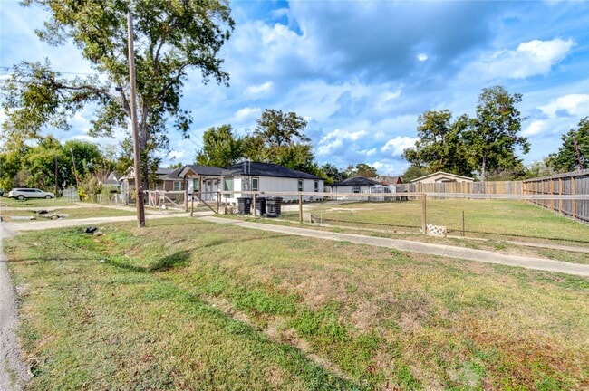 Building Photo - 4049 Lucille St