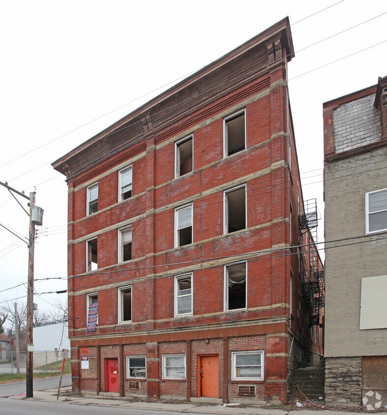 Building Photo - 2601 Cummins St