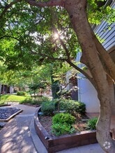 Building Photo - 11140 N Stratford Dr