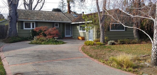 Building Photo - 1928 Fallen Leaf Ln