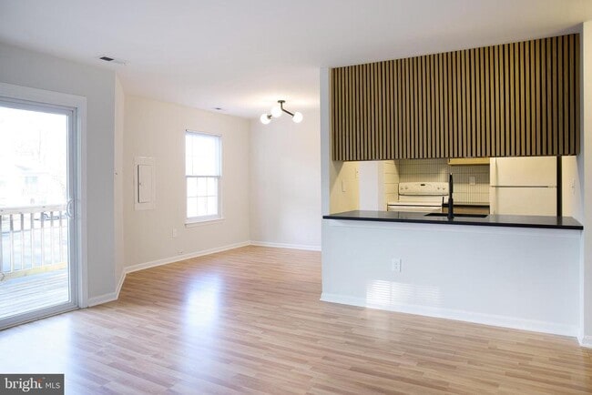 Foto del edificio - 737 Timber Ln