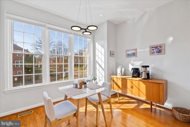 Foto del edificio - 2071 Van Tuyl Pl