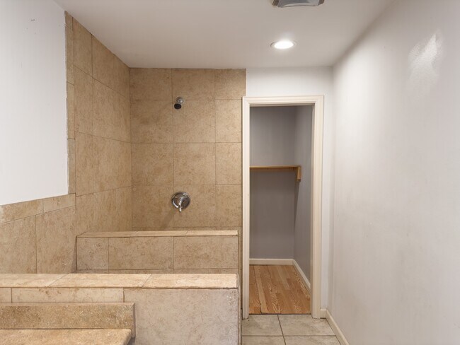 Foto del edificio - 2222 Carnes St
