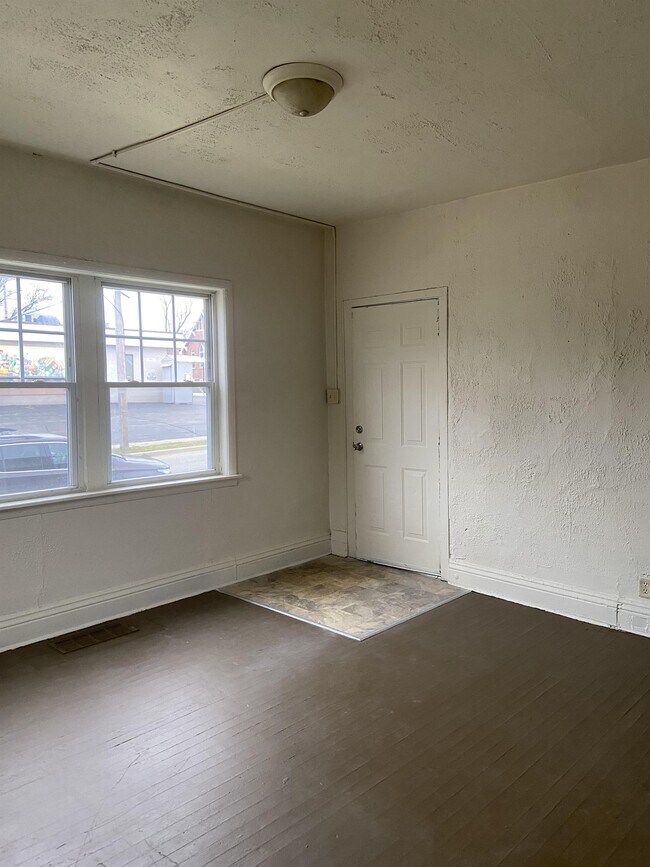 Building Photo - 707 S Jackson St