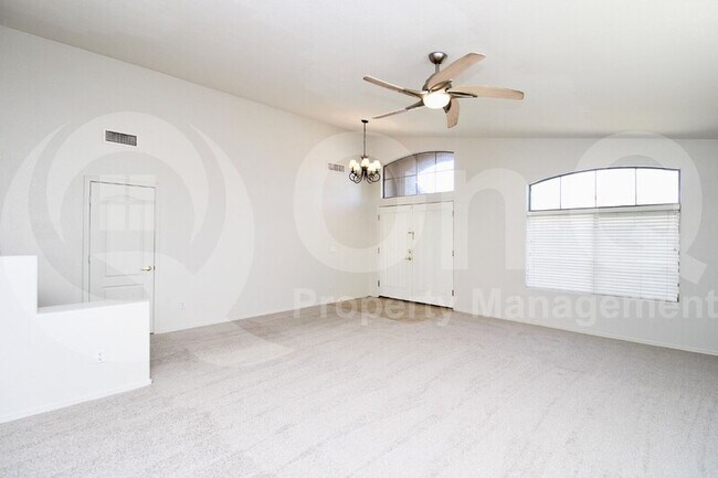 Foto del edificio - 8941 E Hannibal St