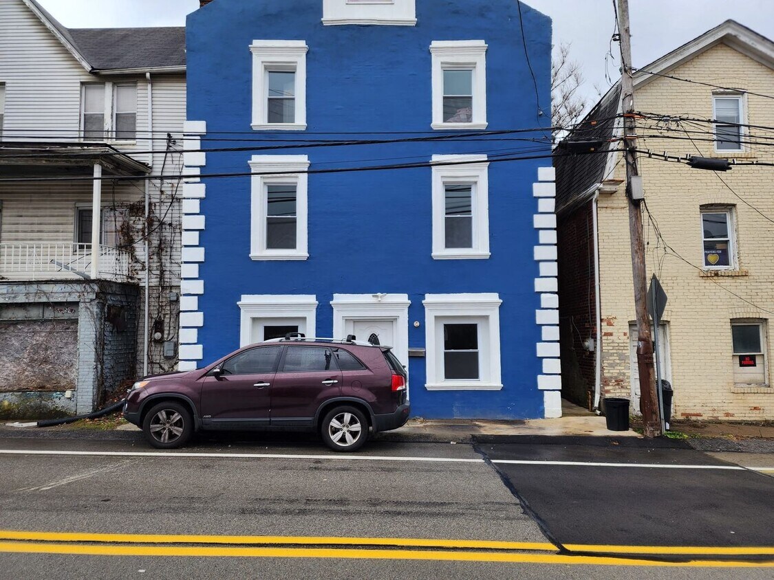 2346 Main St Unit 1, Penn Hills, PA 15235 Room for Rent in Penn Hills