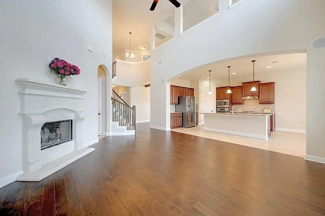 Living room with high ceilings - 3811 Ashbury Rd