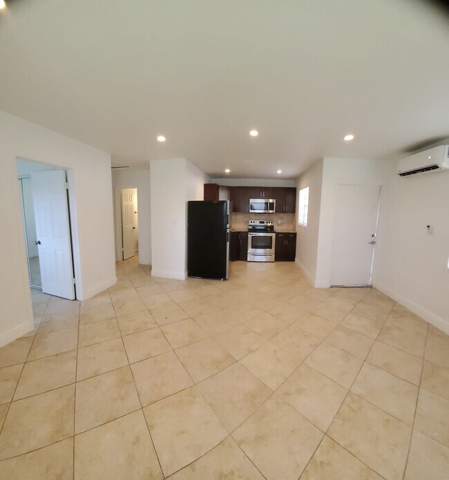 Building Photo - 215 SW 16th St