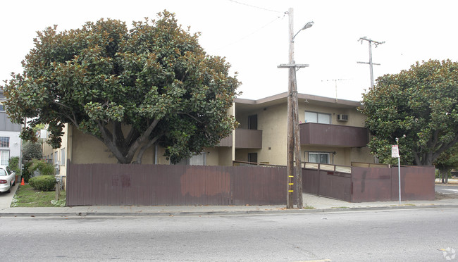 Building Photo - 1700 Market Ave