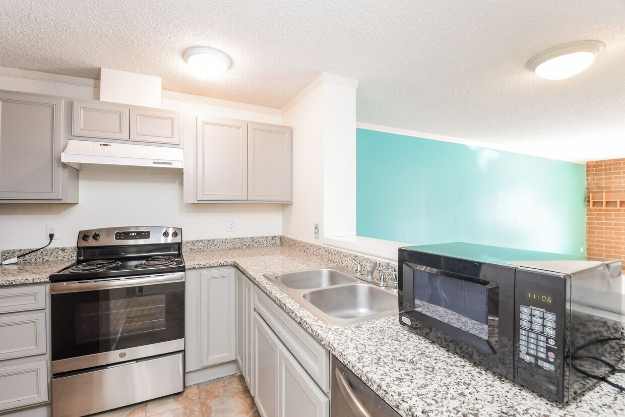 Foto principal - Charming 1-Bedroom Condo in Plaza de Monac...