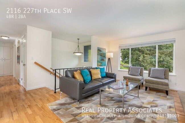 Building Photo - 4 Bed Family Home in Brier with Second Liv...