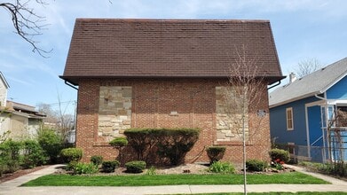 Building Photo - 926 Dunlop Ave