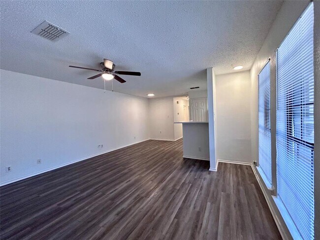 Building Photo - 9315 Kempler Dr