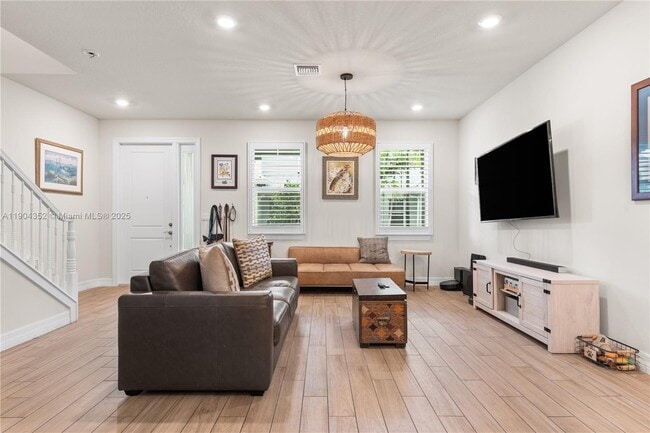 Foto del edificio - 1030 Eucalyptus Dr