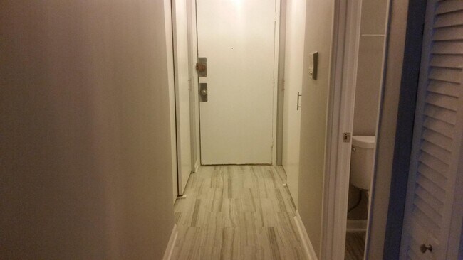 Foto del edificio - 2405 W Balmoral Ave