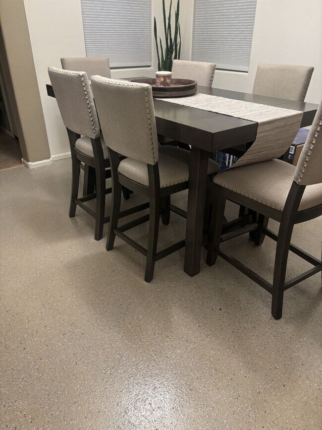 Building Photo - FREE RENT OAC  4 bedroom  3 car garage RV Gate