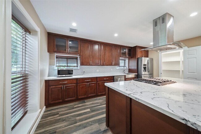 Foto del edificio - 30720 Waller Spring Creek Rd