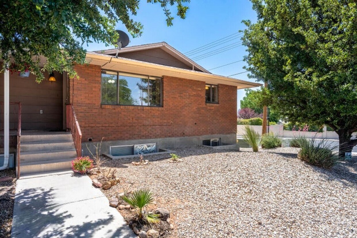 Primary Photo - Charming Rustic Condo