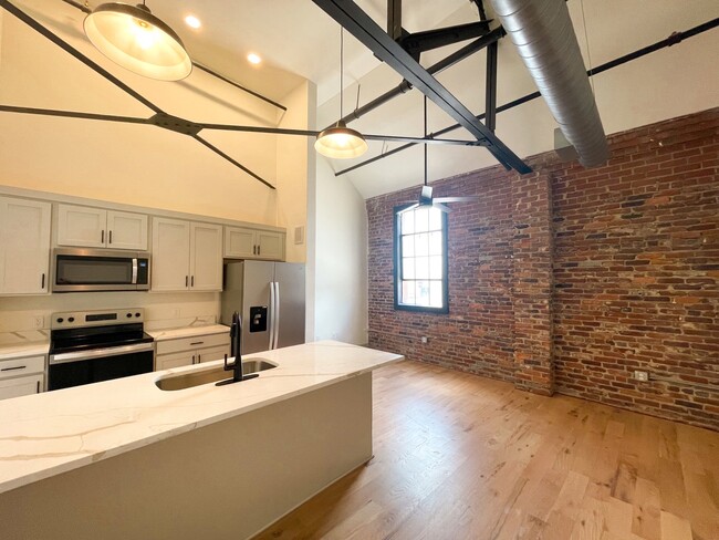 Building Photo - Modern Grocery Loft Apartments