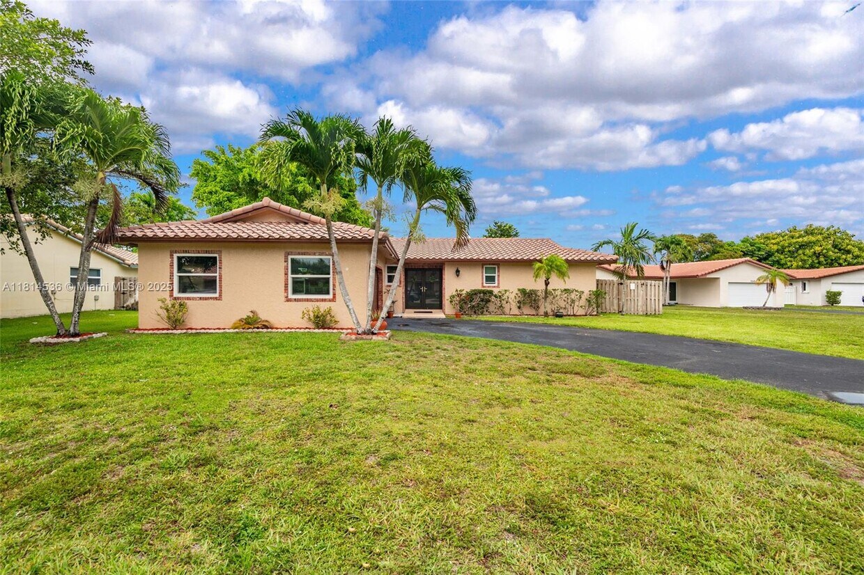 Foto principal - 10655 NW 42nd Dr