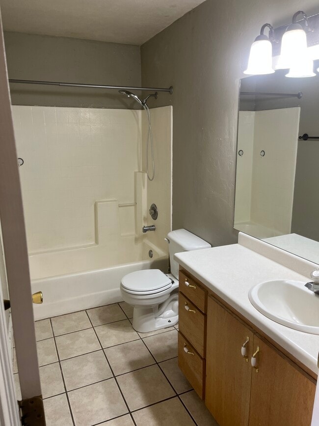 Building Photo - 509 N 200 W