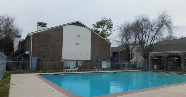 Foto del edificio - 3900 Woodchase Dr