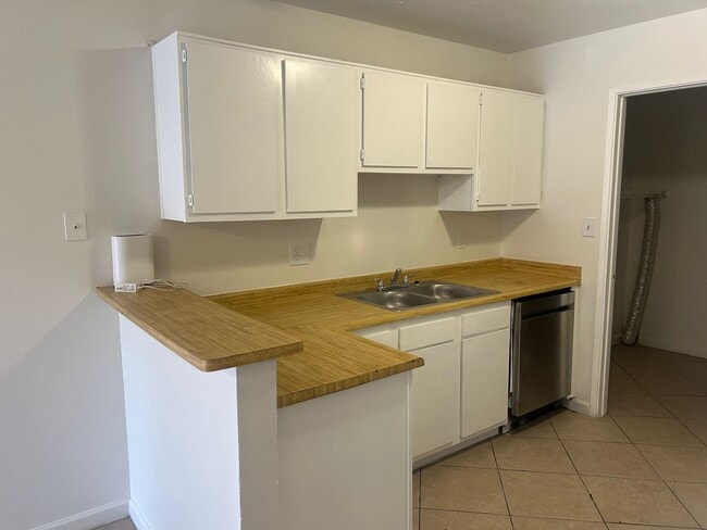 Photo - 435 E 9th Ave Apartment