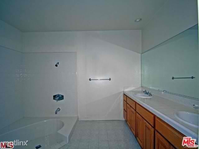 Building Photo - 10145 Jumilla Ave