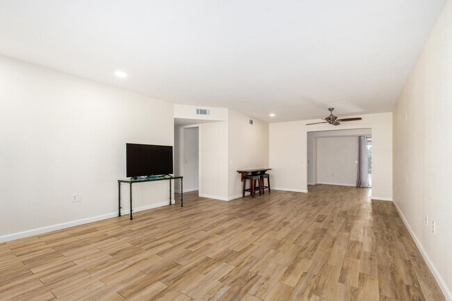 Foto del edificio - 13023 W Beardsley Rd