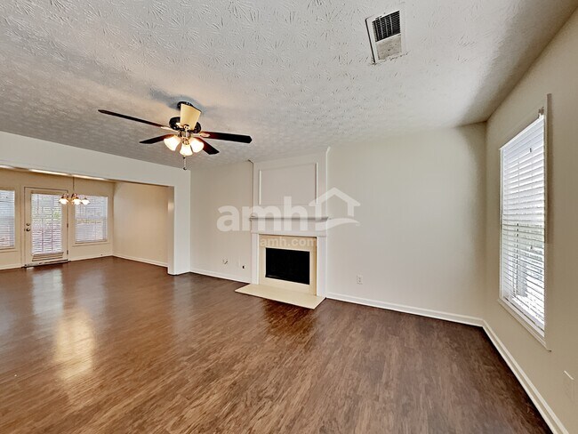 Building Photo - 4442 High Gate Dr NW