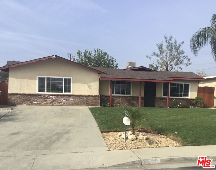 Foto principal - 2720 Valencia Dr