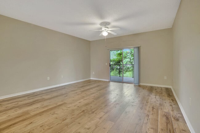 Building Photo - 270 Crestwood Cir