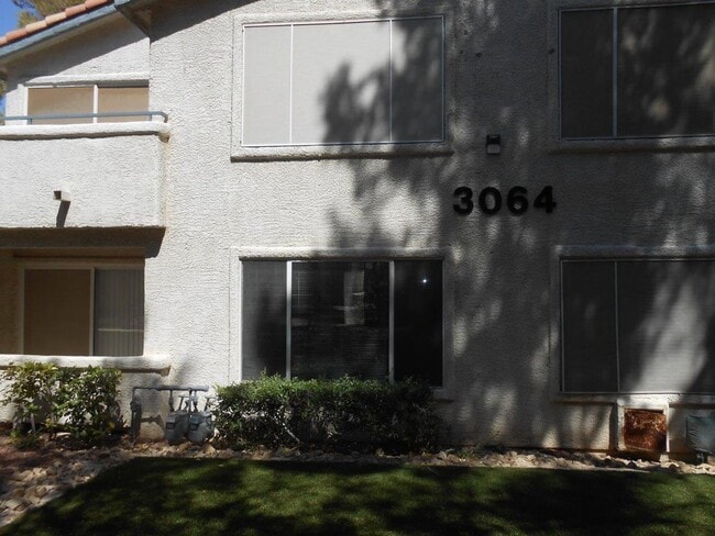 Foto del edificio - Spacious 2 Bedroom Condo in Gated Community near Eastern/Tropicana