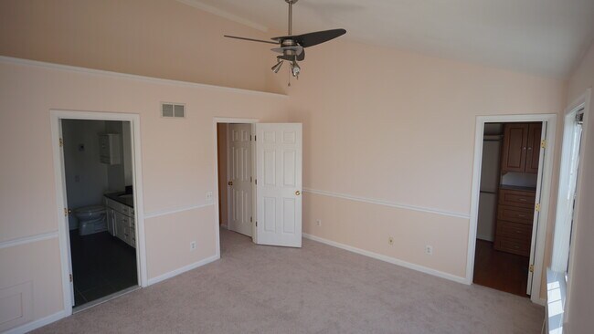 Master bedroom - 7515 Lamoyne Ct