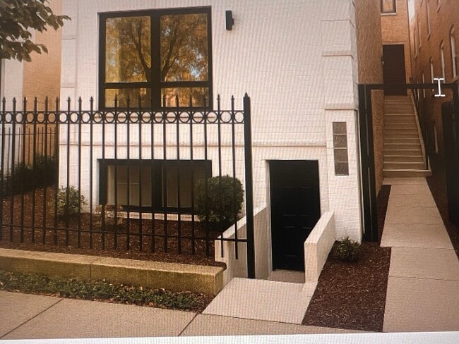 Building Photo - 1717 W Huron St