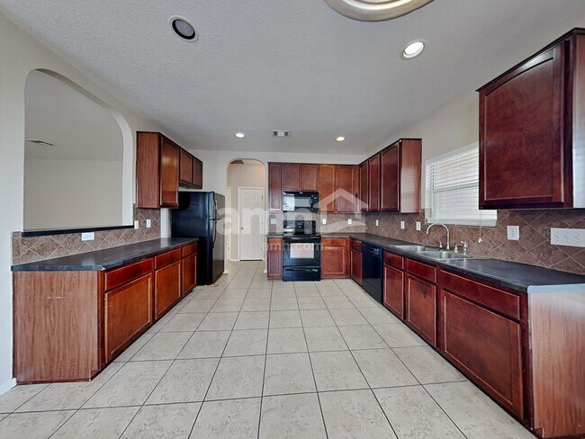 Building Photo - 2226 Lakeline Dr