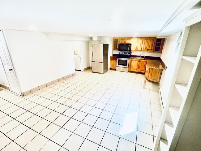 Building Photo - 423 W Jefferson St