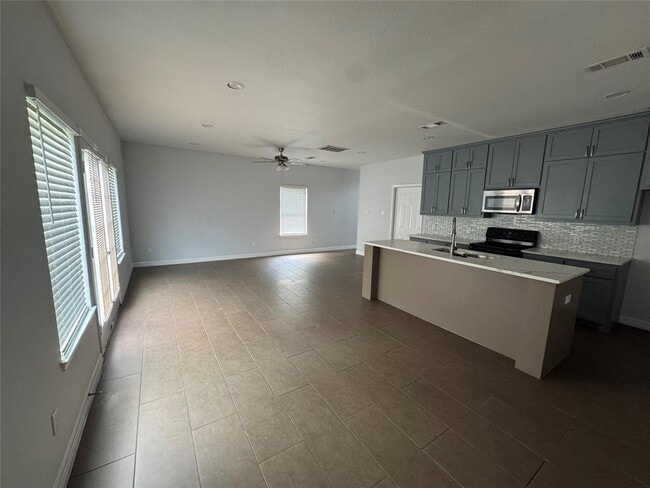 Building Photo - 8205 Oak Knoll Ln