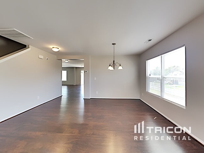 Foto del edificio - 2389 Riding Trail Rd