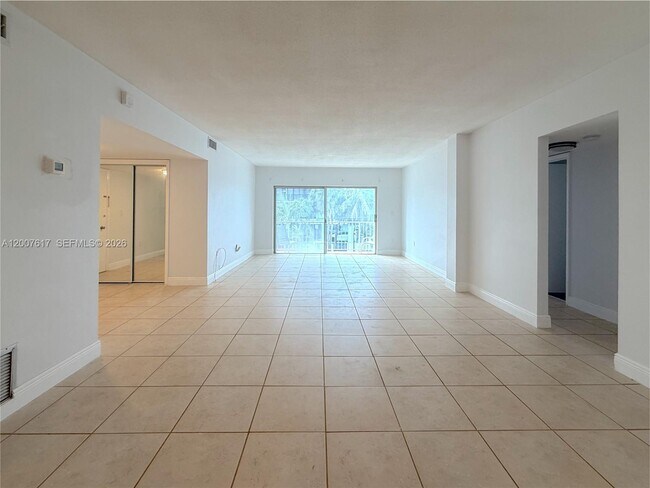 Foto del edificio - 1075 92nd St