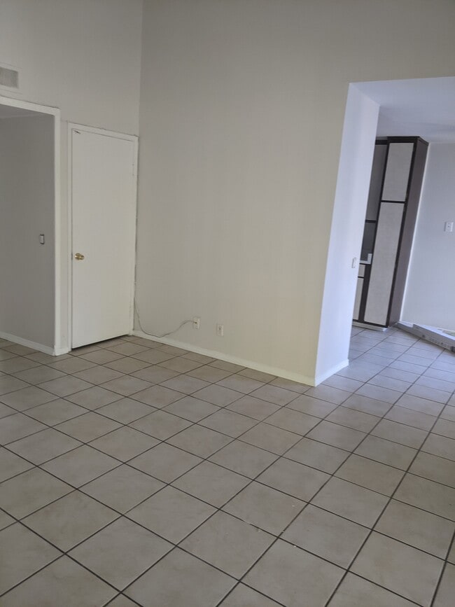 Foto del edificio - 1811 E Grand Ave