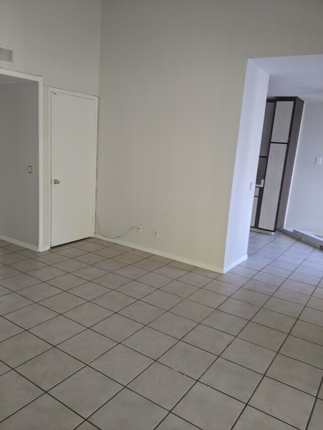 Building Photo - 1811 E Grand Ave