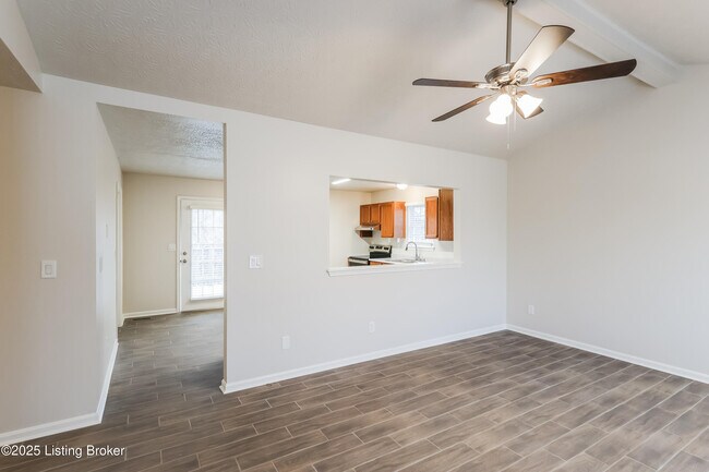 Foto del edificio - 10103 Lancewood Rd