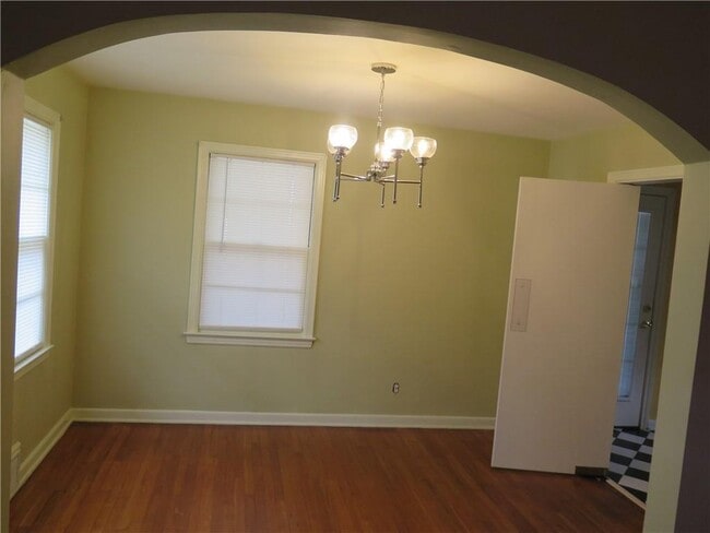 Building Photo - 353 Mountain View Dr NW