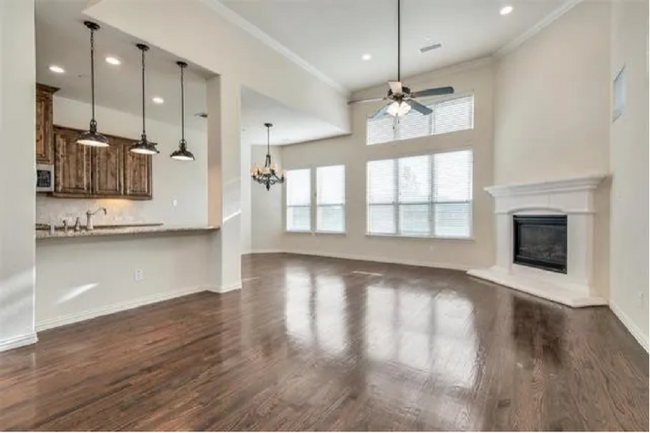 Building Photo - 6460 Naples Dr