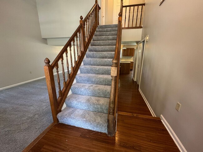Building Photo - Eagle Creek 3 Bed 2.5 Bath