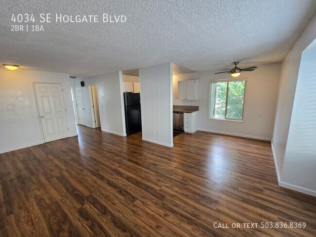 Building Photo - Beautiful Reed & Creston-Kenilworth Apartm...
