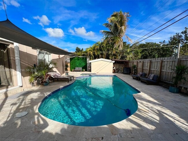 Foto del edificio - 2040 NE 183rd St