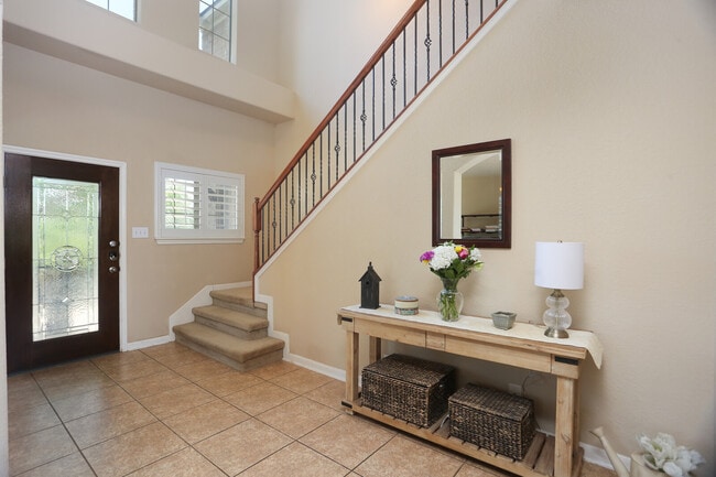 Building Photo - 611 Oxalis